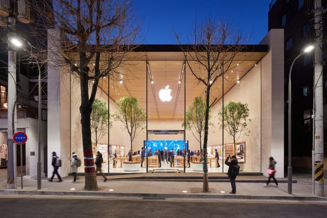 Apple возобновила работу первого розничного магазина за пределами Китая - «Новости сети»