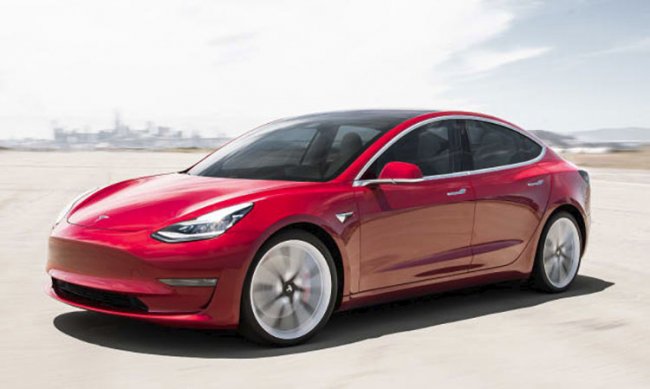 Автомобили Tesla научились распознавать светофоры и знаки «Стоп» - «Новости сети»
