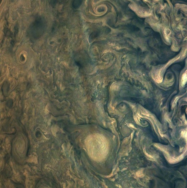 Фото дня: таинственные дымчатые полосы в атмосфере Юпитера - «Новости сети»