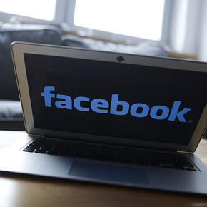Роскомнадзор попросили подать в суд на Facebook, Twitter и YouTube - «Интернет»