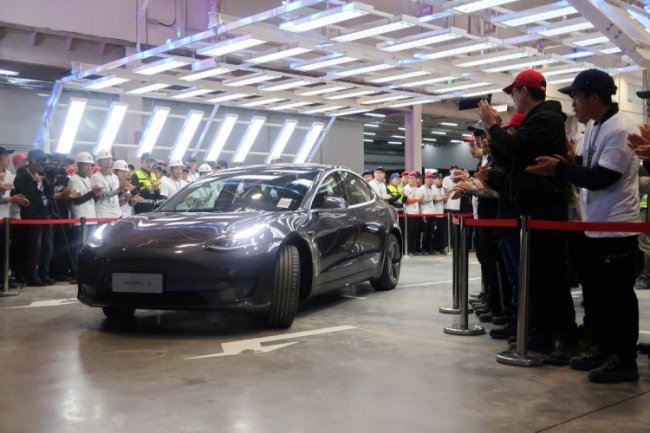 Коронавирус настиг Tesla: завод в Шанхае простаивает, акции качнулись вниз - «Новости сети»