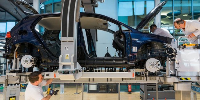 Volkswagen продлит производство E-Golf до осени - «Новости сети»