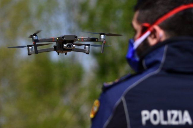 В Италии дроны во время карантина измеряют температуру людей и оповещают о штрафах - «Новости сети»