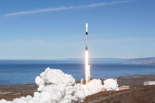 Автостопом по галактике: SpaceX отправит на орбиту три спутника Planet вместе со своими Starlink - «Новости сети»