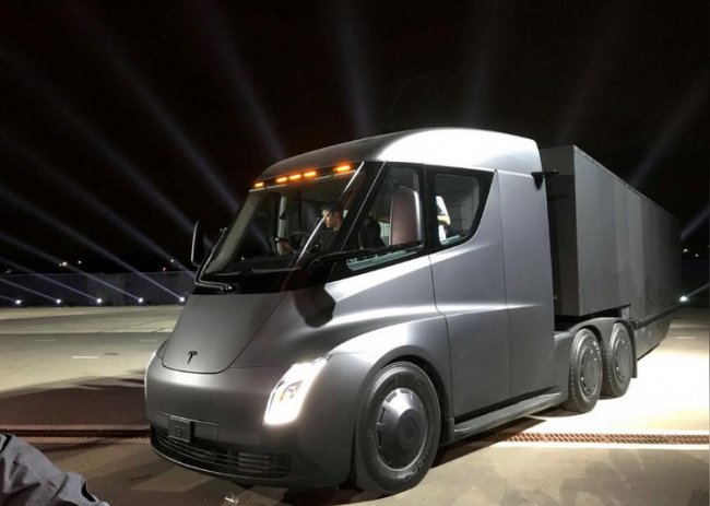 Илон Маск заявил, что электрический тягач Tesla Semi готов к массовому производству - «Новости сети»