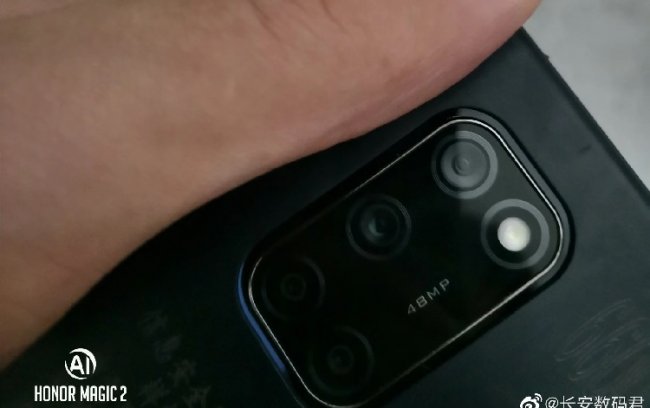 Загадочный смартфон Huawei с 48-Мп квадрокамерой показался на живом фото - «Новости сети»
