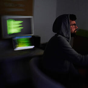 Хакеры взломали почту российского посольства - «Интернет»
