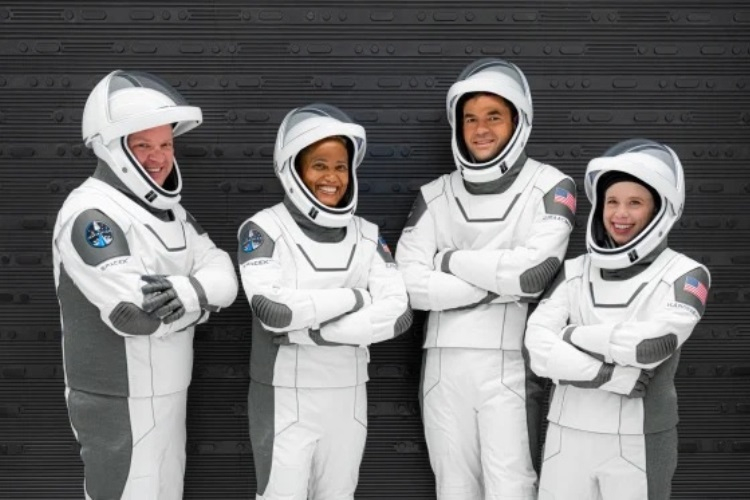 Четыре туриста и ни одного астронавта: сегодня ночью — запуск в космос первой гражданской миссии SpaceX Inspiration4 - «Новости сети»