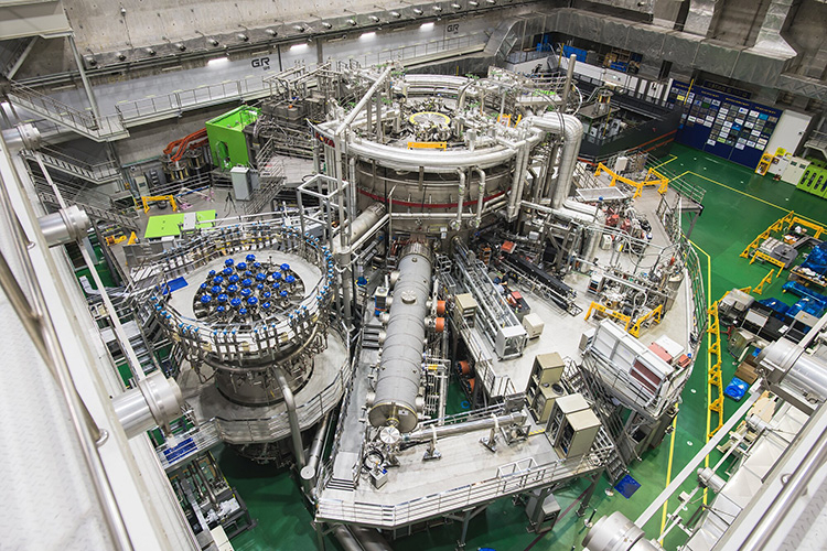 Корейский термоядерный реактор на 30 секунд зажёг плазму, которая в семь раз горячее ядра Солнца - «Новости сети»