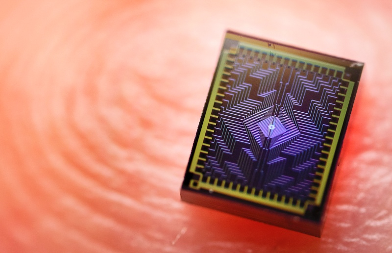 Intel представила Tunnel Falls — свой первый квантовый процессор с кремниевыми кубитами - «Новости сети»