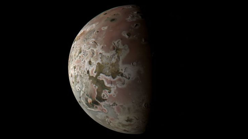 Зонд «Юнона» сфотографировал  Ио — насыщенный вулканами спутник Юпитера — с расстояния 11 тыс. км - «Новости сети»