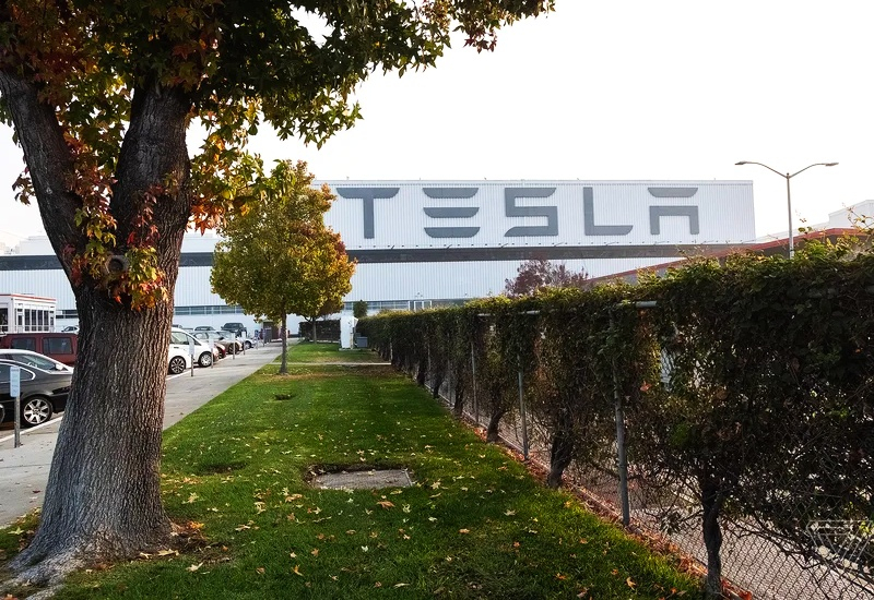 Поставки электромобилей Tesla снижаются второй квартал подряд - «Новости сети»