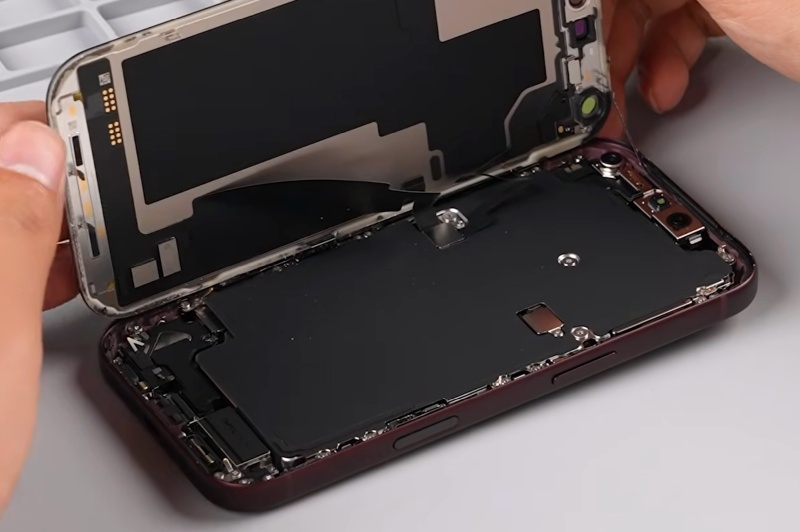 iPhone 18 Pro разобрали на камеру — стало понятно, как Apple удалось уменьшить Dynamic Island - «Новости сети»